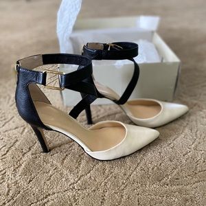 “USED” Banana Republic leather pump!